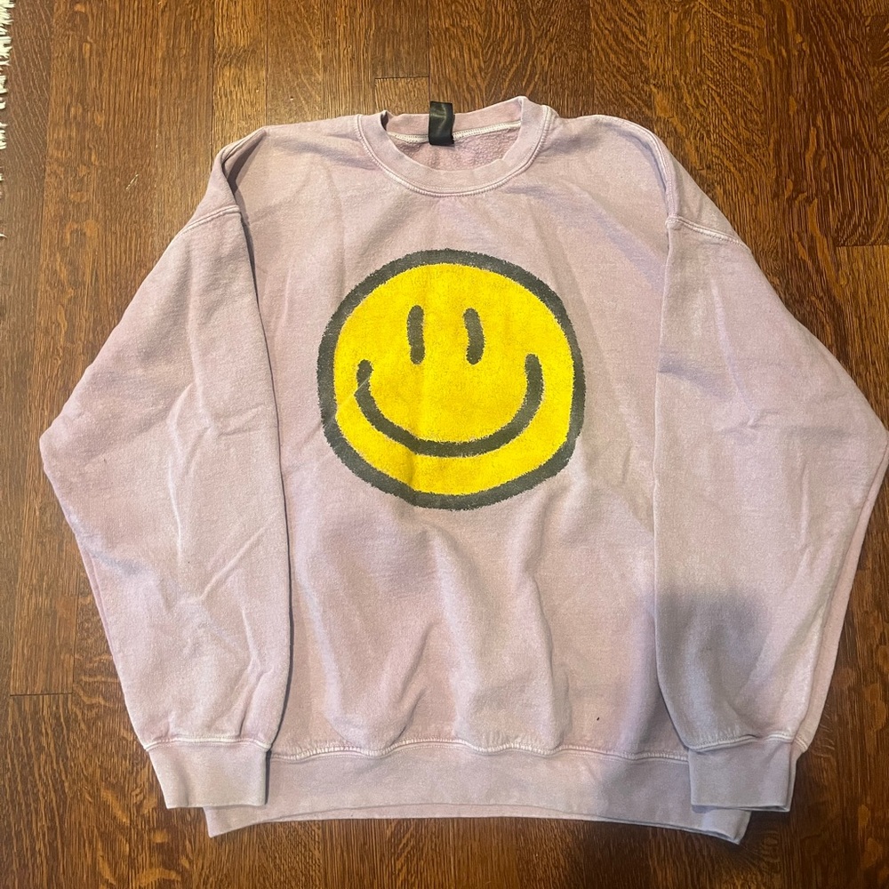Oversized light purple smile crewneck. Soft and comfortable.